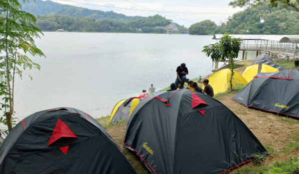 Perkemahan Waduk Sermo