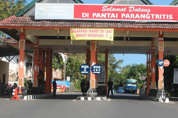 Pintu Masuk Wisata Parang Tritis