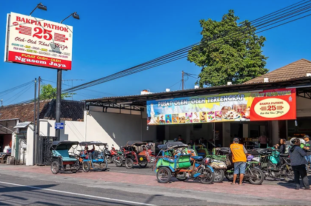 Ngasem Jaya (Pusat Oleh-Oleh Bakpia Pathok 25)