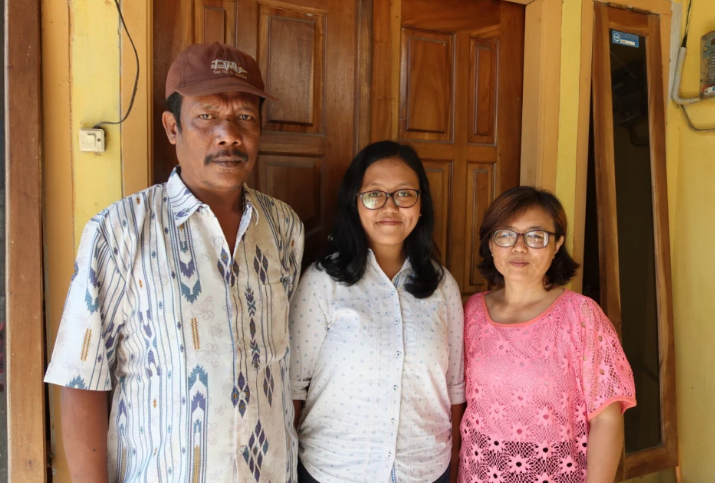 Cerita Haru Yosia Anak Pekerja Serabutan Masuk UGM