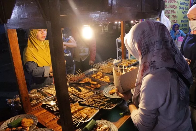 Makan di angkringan