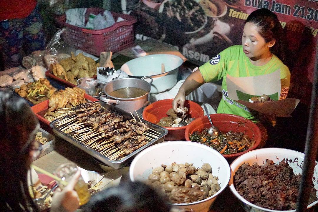 Makan Gudeg di Malam Hari