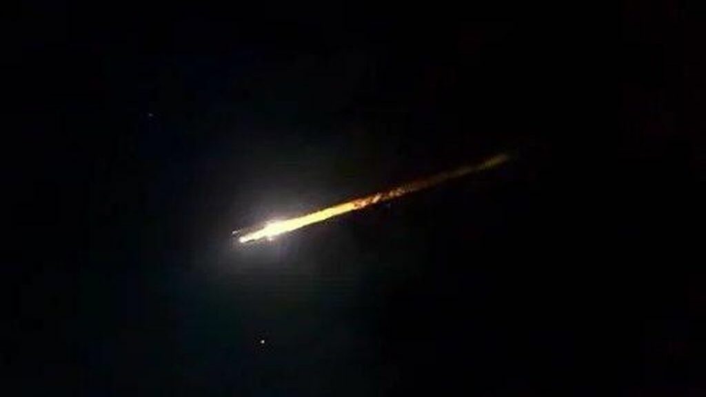 Meteor Melintas di Langit Yogyakarta Malam ini