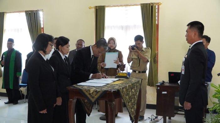 Bupati Gunungkidul melantik 59 Pejabat Dinas Kesehatan Kabupaten Gunungkidul