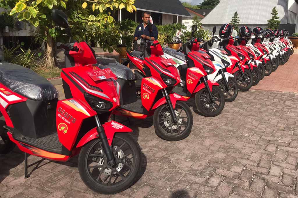 Lurah di Gunung Kidul Menerima STNK Motor Dinas