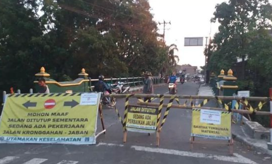 Jalan Kabupaten-Sambisari Ditutup Sementara ada perbaikan jalan