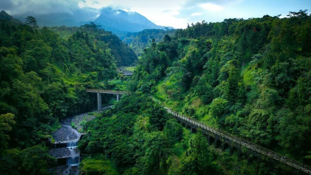 5 Rekomendasi Tempat Hits Dengan View Gunung Merapi