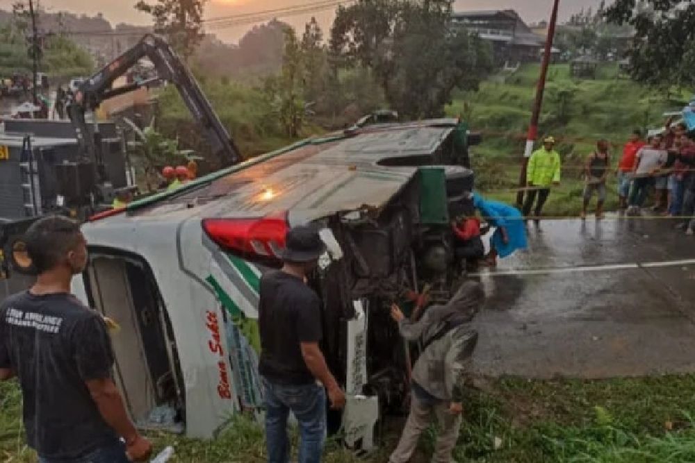 Kecelakaan bus di karanganyar