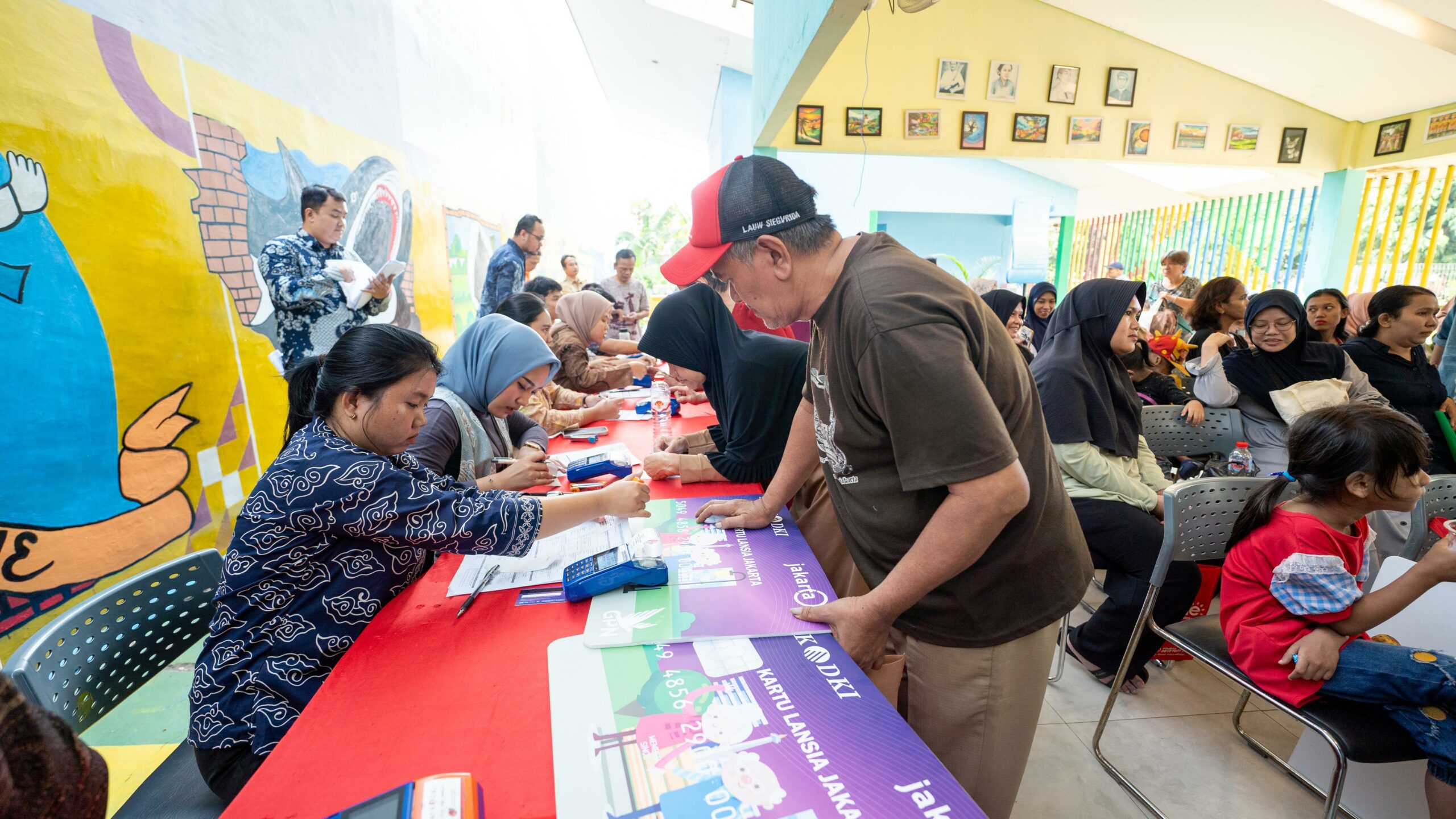 Bank DKI Distribusikan Kartu Bantuan Sosial