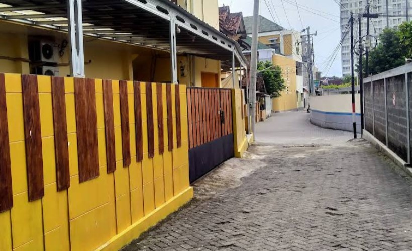 10 Kost Murah Dekat UGM Harga Dibawah 1 Juta, Fasilitas Super Lengkap! 2 Kost Kuning Pogung