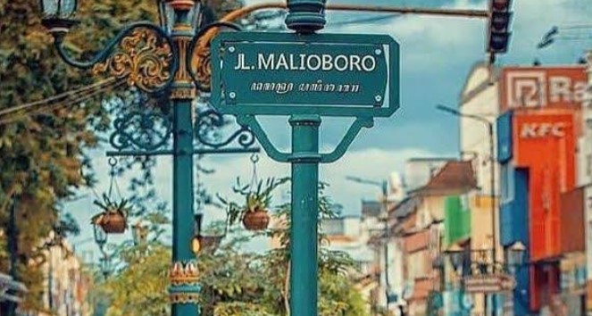 10 Wisata Jogja Dekat Stasiun Tugu Paling Hits dan Instagramable 2 Jalan Malioboro