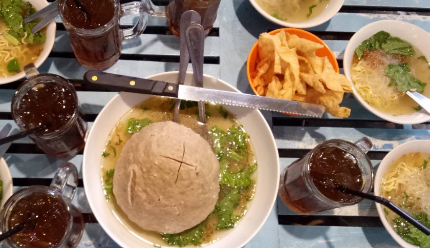 7 Tempat Makan Bakso di Jogja yang Terjangkau dan Enak: Lengkap dengan Lokasi dan jam Buka 3 Bakso Klenger Ratu Sari