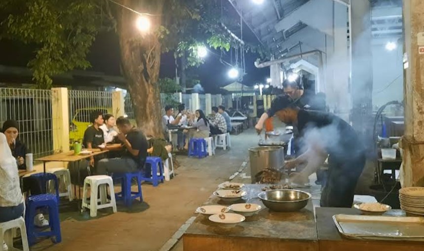 7 Cafe Live Music di Jogja Murah, Bikin Malammu Lebih Seru 3 Sate Klatak Pak Bari