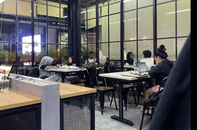 10 Tempat Ngopi di Jogja Buka 24 Jam, Cocok Buat Begadang atau Nugas! 3 Dummin Coffee & Space