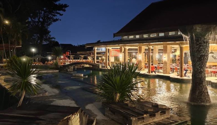 7 Tempat Makan Outdoor di Jogja Murah, View Pemandangan Alam 3 Banyu Mili Resto