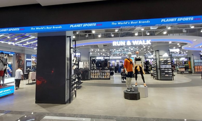 7 Tempat Jual perlengkapan Olahraga di Jogja Lengkap, Harga dan Lokasi! 3 Planet Sports Hartono Mall