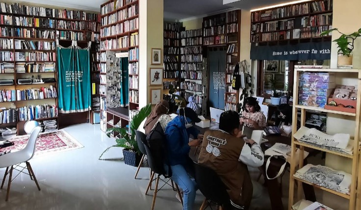 7 Toko Buku Instagramable di Jogja yang Wajib Dikunjungi Saat Weekend 4 Buku Akik