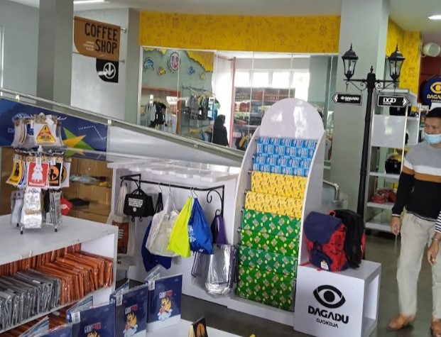 9 Tempat Oleh-Oleh Khas Jogja Murah dan Lengkap Dekat Malioboro 4 Toko Oleh-Oleh Dagadu