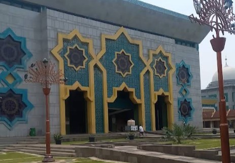 7 Masjid Istimewa di Jogja yang Sering Digunakan untuk Kajian Islam 5 Masjid Islamic Center UII