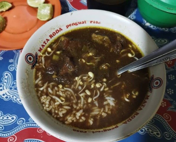 7 Tempat Kuliner Berkuah di Jogja Favorit Lengkap dengan Menu, Harga dan Lokasinya 5 Rawon dan Soto Ayam Lamongan Cak Muji