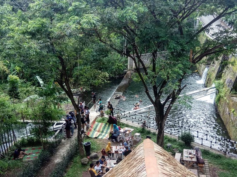 7 Tempat Makan Outdoor di Jogja Murah, View Pemandangan Alam 5 Joglo Pari Sewu