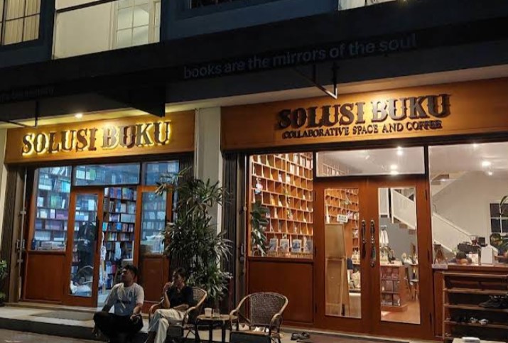 7 Toko Buku Instagramable di Jogja yang Wajib Dikunjungi Saat Weekend 6 Solusi Buku