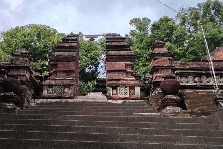 7 Tempat Wisata Religi di Jogja yang Ramai Dikunjungi Banyak Orang 6 Makam Raja-Raja Imogiri