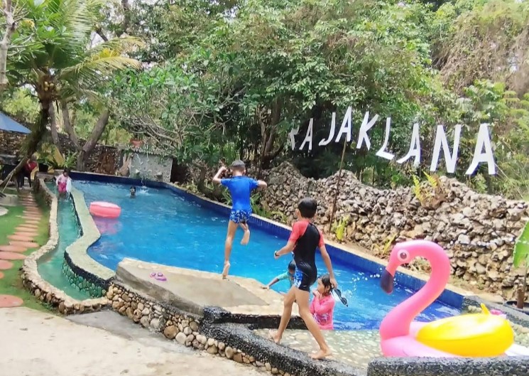 7 Tempat Makan Outdoor di Jogja Murah, View Pemandangan Alam 7 Rajaklan Resto