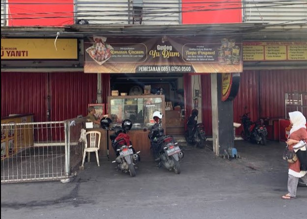 9 Tempat Oleh-Oleh Khas Jogja Murah dan Lengkap Dekat Malioboro 7 Gudeg Yu Djum