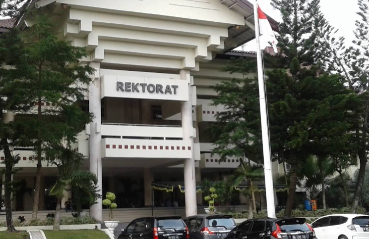 10 Universitas Jurusan Farmasi di Jogja Terbaik, Lengkap dengan Biayanya! 8 Universitas Negeri Yogyakarta (UNY)
