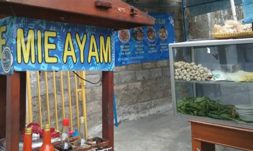 7 Tempat Makan Mie Ayam Enak di Jogja Harga Murah dan Lokasinya! 8 Mie Ayam Yamin Ceker Lesehan Malioboro