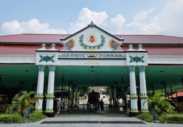 10 Wisata Jogja Dekat Stasiun Tugu Paling Hits dan Instagramable 8 Kraton Yogyakarta