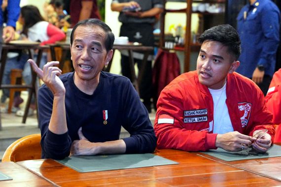 Presiden ke-7 RI, Joko Widodo, dan putra bungsunya, Kaesang Pangarep, kini menjadi dua kandidat utama yang dipertimbangkan untuk memimpin Partai Solidaritas Indonesia (PSI) periode lima tahun mendatang.