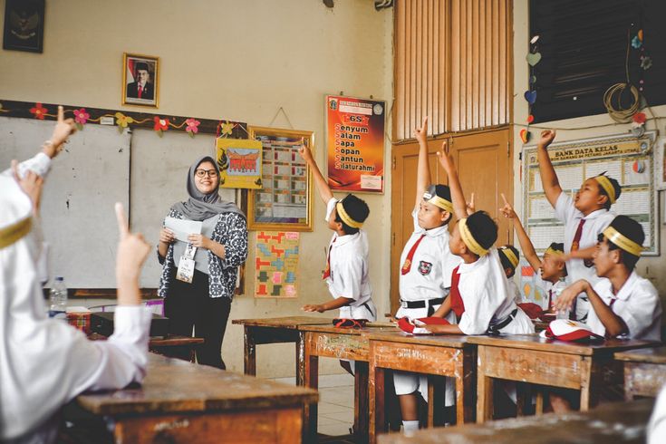 Ilustrasi siswa-siswi belajar di sekolah rakyat