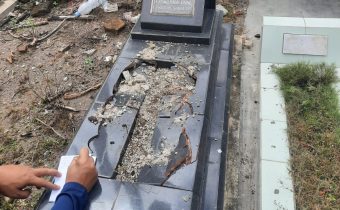 Ilustrasi perusakan nisan di dua lokasi di Bantul