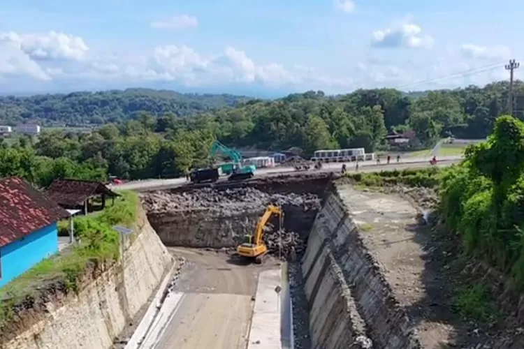Pembangunan underpass Breksi yang terhubung Exit Toll Bokoharjo