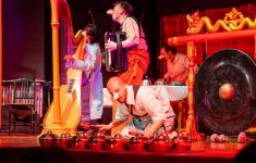 Pentas Teater Musikal Oorkaan Ensemble dari Belanda
