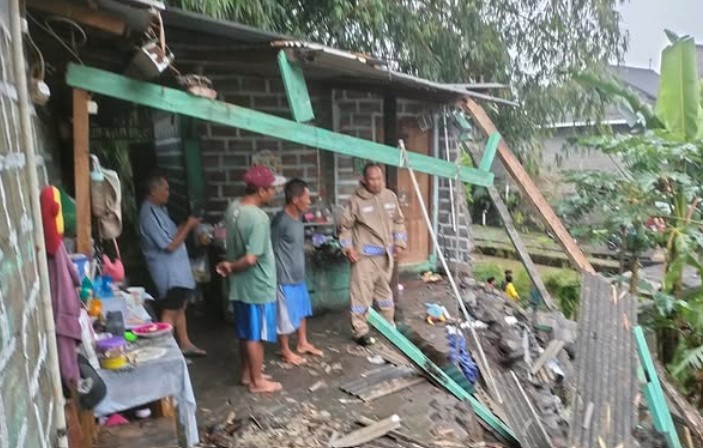 Tembok SD Bogem 2 Sleman Roboh