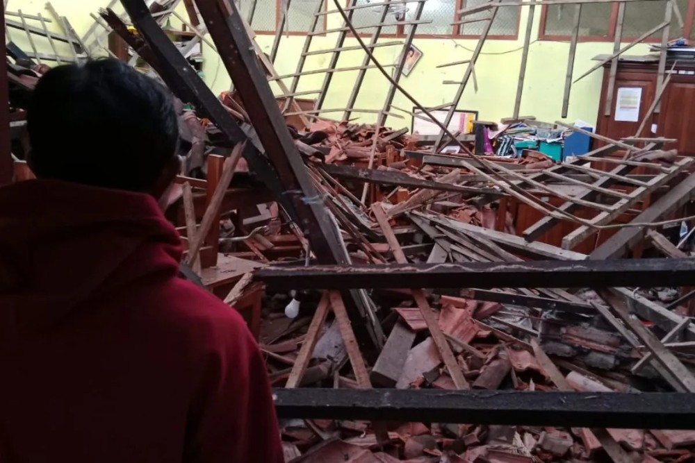 Ruang Kelas SD di SCBD Sleman Ambrol (source: HarianJogja)