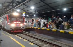 Kereta Api di Stasiun Lempuyangan (source: HarianJogja)