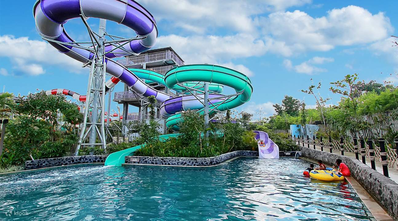 8 Kolam Renang Favorit Anak-Anak di Jogja untuk Mengisi Liburan Sekolah Seru dan Menyenangkan! 2 Jogja Bay Waterpark