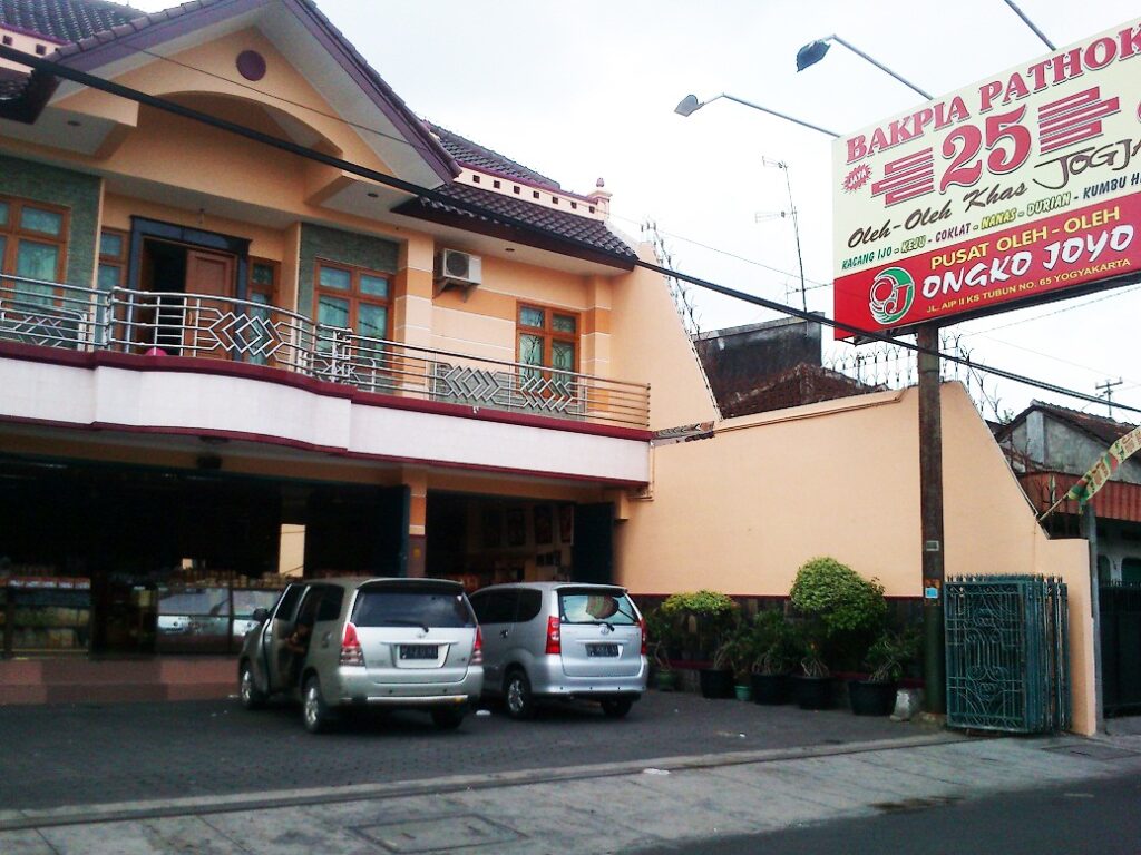 8 Tempat Beli Oleh-Oleh Khas Sleman yang Terkenal dan Harga Terjangkau 2 Bakpia Pathok 25