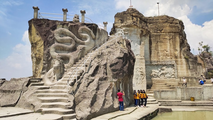 10 Wisata Alam Menarik di Jogja yang Cocok Dikunjungi Saat Liburan Sekolah, Seru dan Menyenangkan! 3 Tebing Breksi