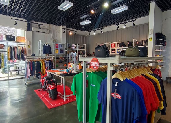 7 Distro Fashion Pria di Jogja yang Stylish dan Tak Ketinggalan Zaman 3 Starcross Store Yogyakarta