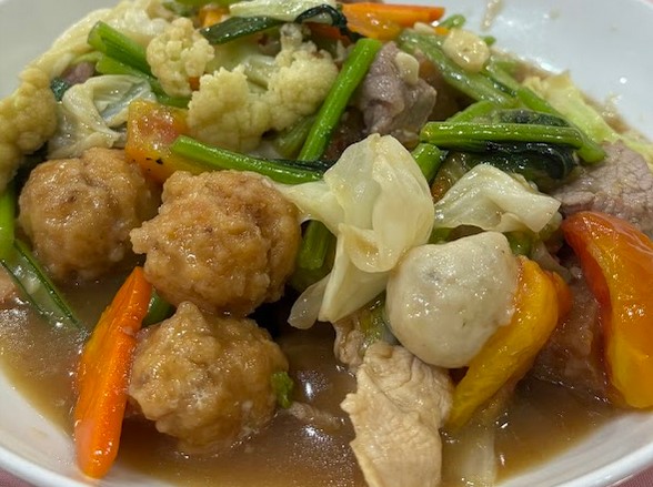 8 Restoran Chinese Food Terbaik di Jogja, Nikmati Rasa Autentik yang Khas 3 Mahkota Chinese Restaurant