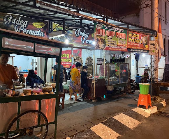 9 Gudeg di Jogja Terfavorit dan Legendaris, Bikin Nafsu Makan Meningkat! 3 Gudeg Permata (Bu Narti)