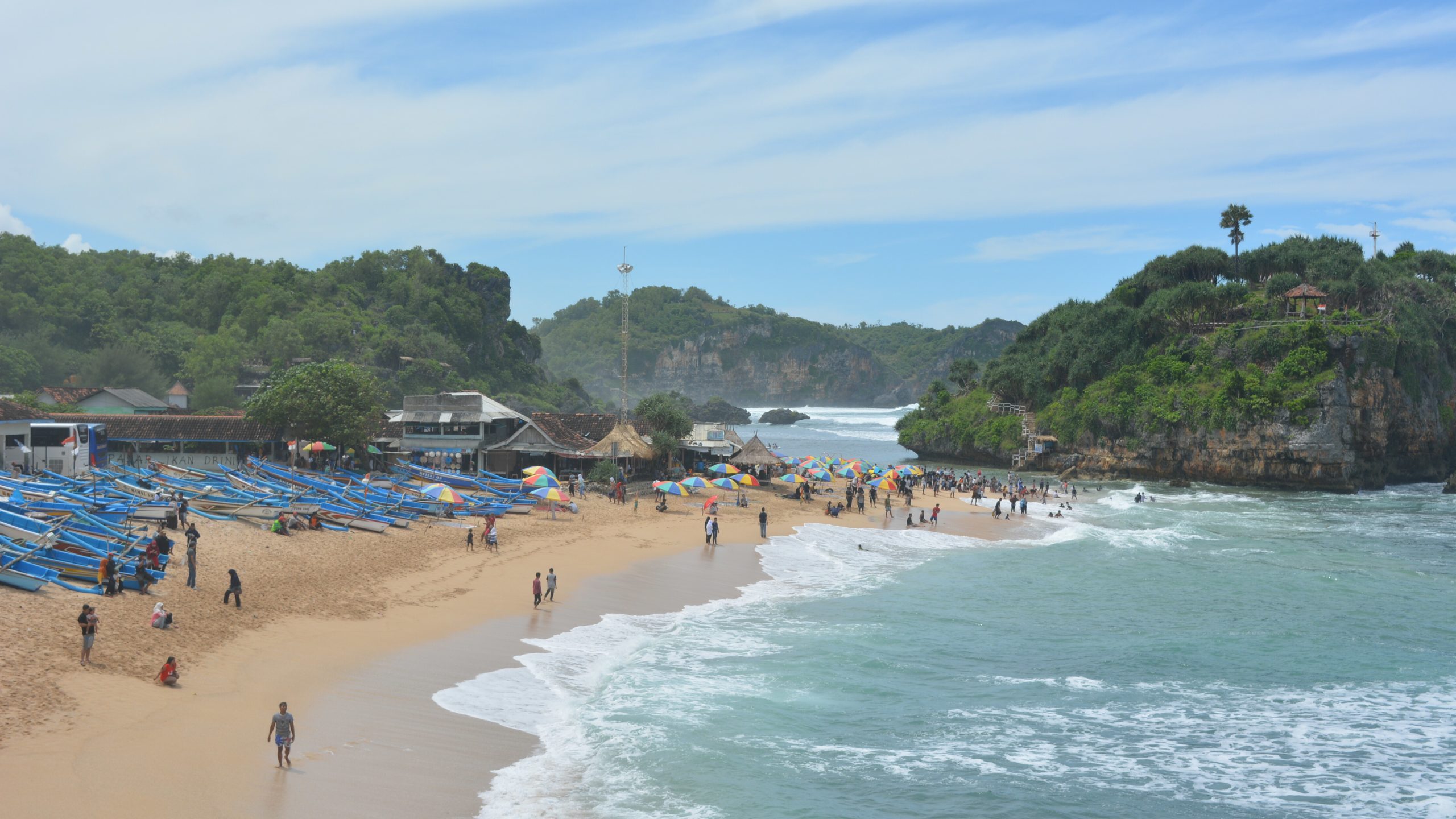 7 Pantai Pasir Putih di Gunung Kidul yang Menawarkan Panorama Alam Menyegarkan 3 Pantai Drini