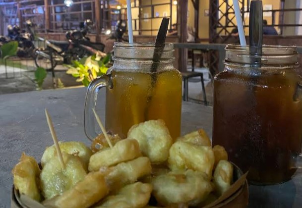 8 Tempat Ngeteh di Jogja yang Khas dan Rasa Autentik 3 Kedai Lokalti Perdamaian