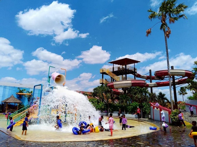 8 Kolam Renang Favorit Anak-Anak di Jogja untuk Mengisi Liburan Sekolah Seru dan Menyenangkan! 4 Balong Waterpark