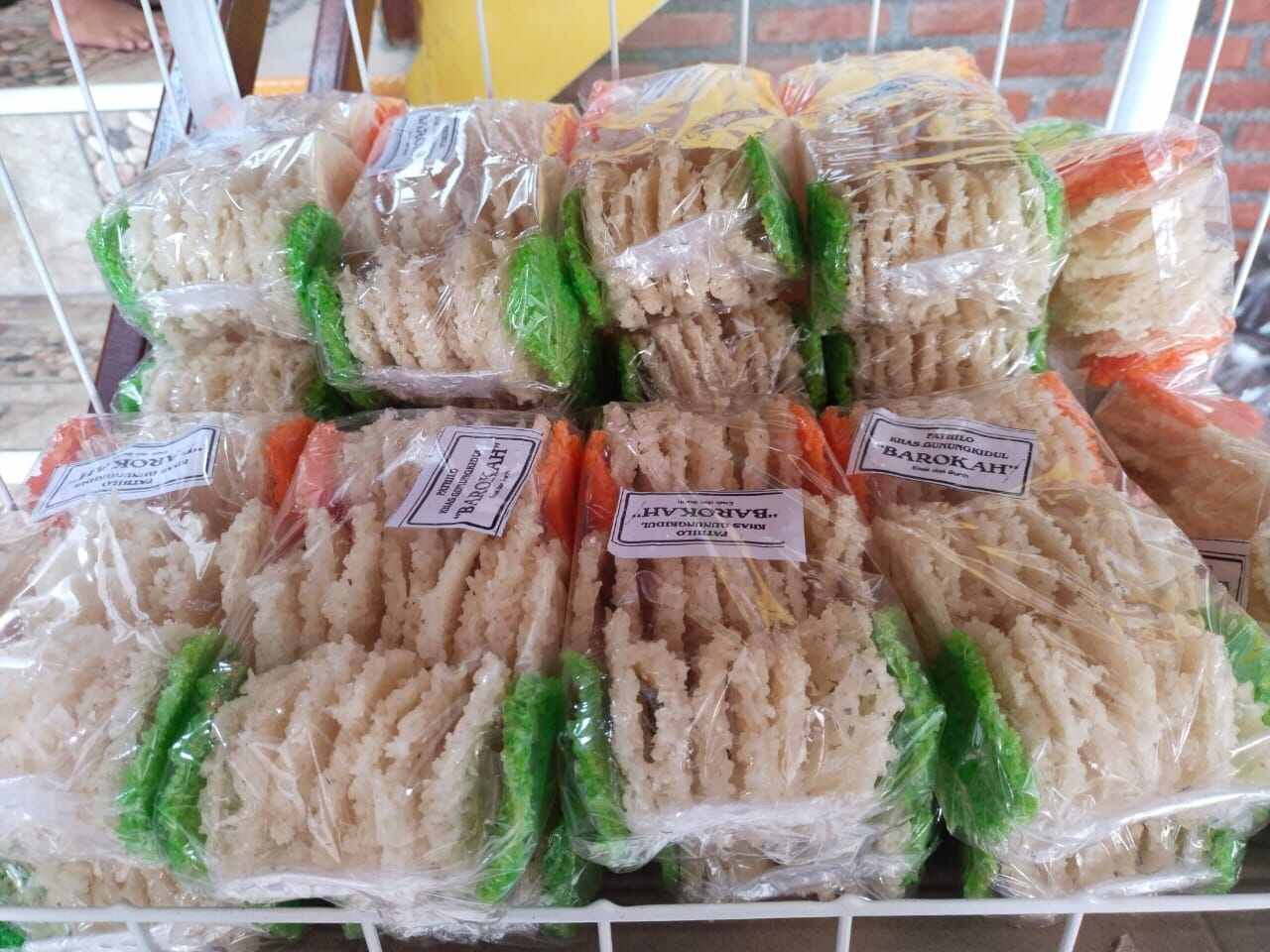 8 Tempat Beli Oleh-Oleh Khas Gunung Kidul yang Legendaris dan Bikin Kangen 4 Pathilo (kerupuk singkong fermentasi)